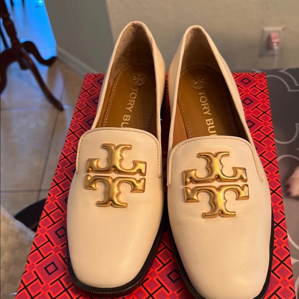 Tory Burch heels, Metal logo, leather, size 6, used